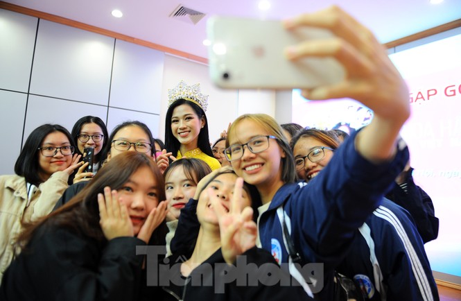 Hoa hậu Việt Nam 2020 Đỗ Thị Hà và lời hứa 'mời cả lớp đi du thuyền' - ảnh 10