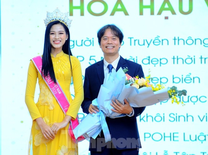 Hoa hậu Việt Nam 2020 Đỗ Thị Hà và lời hứa 'mời cả lớp đi du thuyền' - ảnh 1