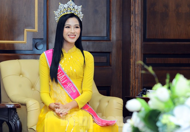 Hoa hậu Việt Nam Đỗ Thị Hà thi môn đầu tiên trong ngày trở lại trường - ảnh 3