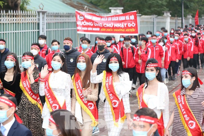 Hoa hậu Việt Nam năm 2020 Đỗ Thị Hà rạng rỡ trong chương trình “Chủ Nhật Đỏ” - ảnh 2