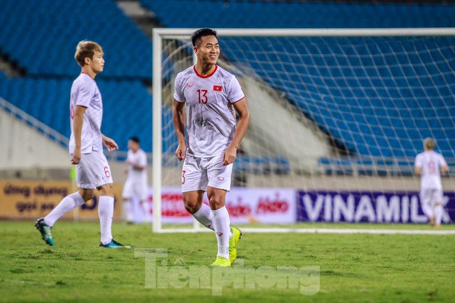 Trước trận gặp UAE, thầy Park gây chú ý với hành động đặc biệt ở Mỹ Đình - ảnh 9