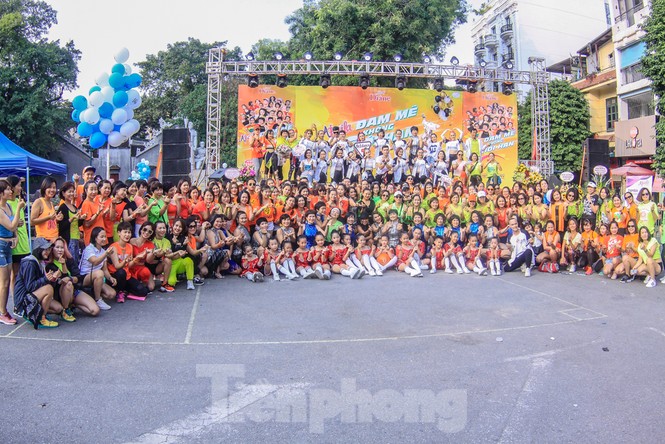 Hàng nghìn người 'khuấy đảo' phố đi bộ Hồ Gươm bằng điệu nhảy zumba - ảnh 12