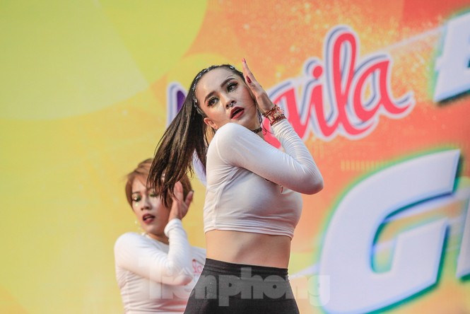 Hàng nghìn người 'khuấy đảo' phố đi bộ Hồ Gươm bằng điệu nhảy zumba - ảnh 8