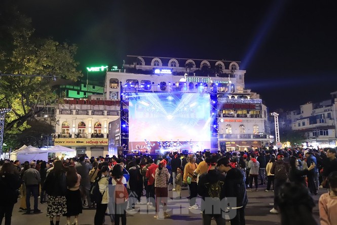 CĐV Hà Nội 'vỡ òa' trước những bàn thắng của U22 Việt Nam - ảnh 1