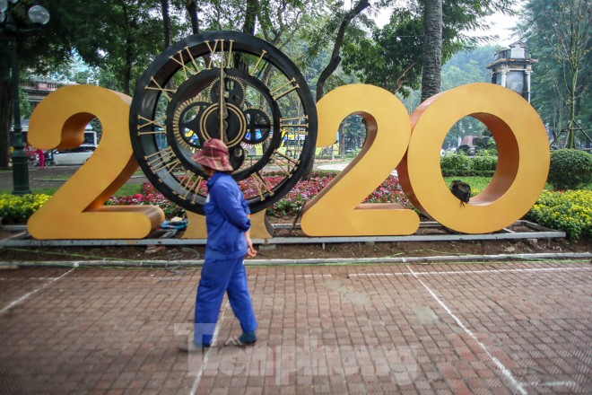 Đường phố Hà Nội trang hoàng đón Tết Canh Tý 2020 - ảnh 11