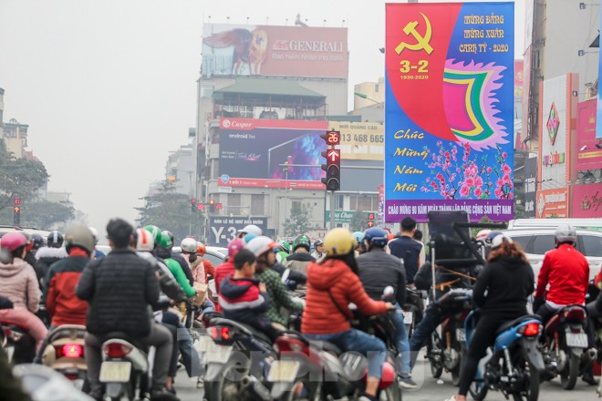 Đường phố Hà Nội trang hoàng đón Tết Canh Tý 2020 - ảnh 2