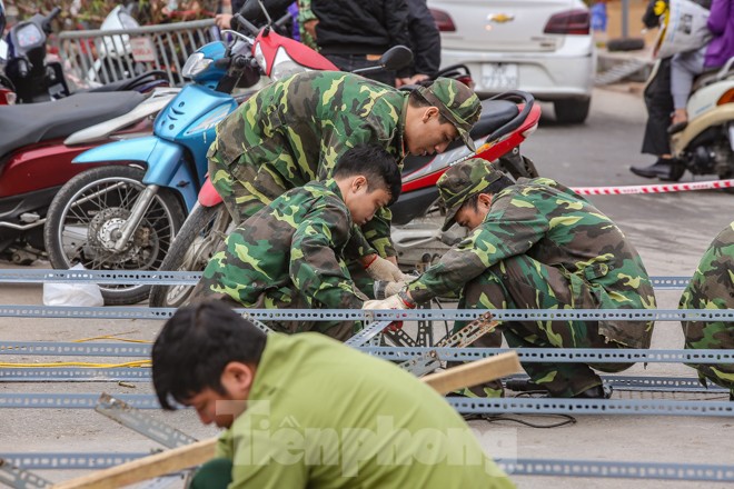 Tận thấy trận địa pháo hoa bên Hồ Tây trước giờ khai hỏa - ảnh 10