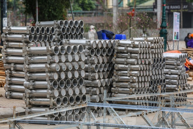 Tận thấy trận địa pháo hoa bên Hồ Tây trước giờ khai hỏa - ảnh 2