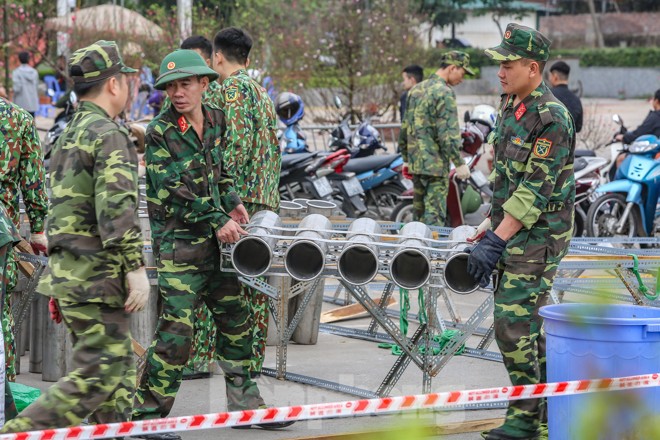 Tận thấy trận địa pháo hoa bên Hồ Tây trước giờ khai hỏa - ảnh 5
