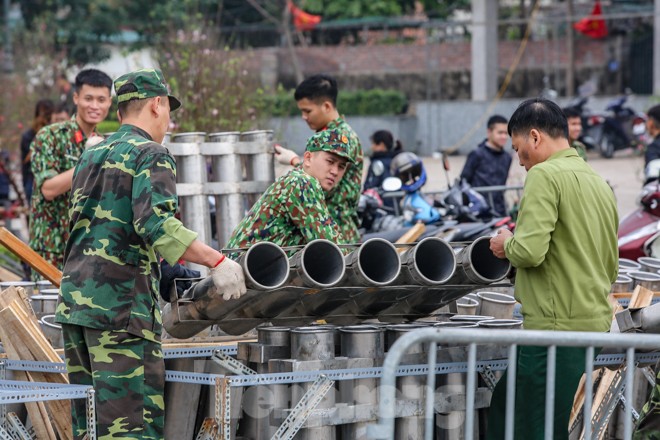 Tận thấy trận địa pháo hoa bên Hồ Tây trước giờ khai hỏa - ảnh 6