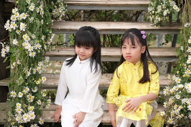 Nghìn người chen chân chụp ảnh cúc họa mi, dịch vụ 'ăn theo' hốt bạc - ảnh 13