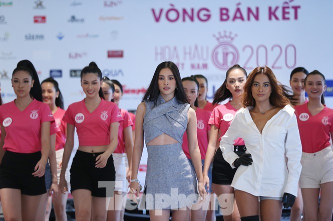 Top 60 thí sinh khoe sắc tại họp báo Vòng Bán kết toàn quốc Hoa hậu Việt Nam 2020 - ảnh 25