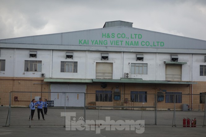Vụ chủ doanh nghiệp Đài Loan “biến mất”: Công nhân đội mưa chờ tin tức - ảnh 6