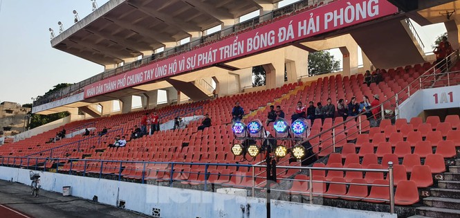 Hải Phòng rực đỏ cờ hoa trước trận chung kết - ảnh 10