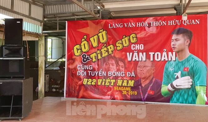 Gia đình thủ môn Văn Toản làm 60 mâm cỗ mời cả xã đến cỗ vũ cho trận chung kết - ảnh 2