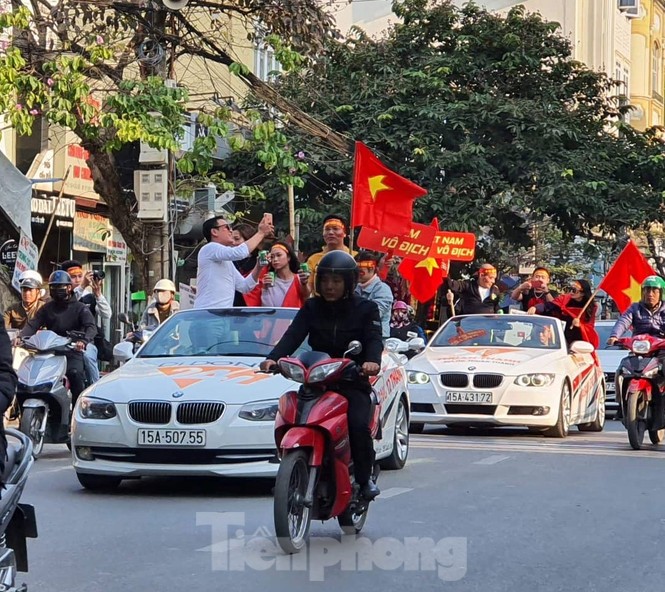 Hải Phòng rực đỏ cờ hoa trước trận chung kết - ảnh 4
