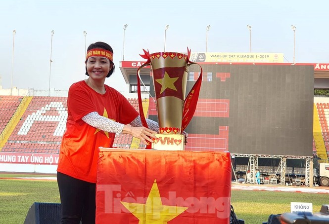 Hải Phòng rực đỏ cờ hoa trước trận chung kết - ảnh 9