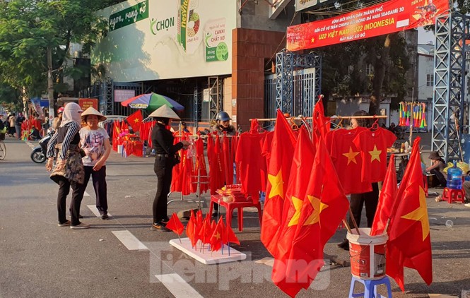 Hải Phòng rực đỏ cờ hoa trước trận chung kết - ảnh 1