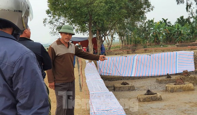 Người dân đổ xô đi xem bãi cọc nghìn năm tuổi ở Hải Phòng - ảnh 4