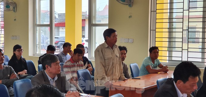 Nhà thầu hỗ trợ 20 triệu đồng cho hơn 1.000 cây đào bị bụi phủ trắng xóa - ảnh 1
