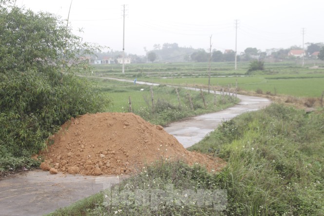 Quảng Ninh lên tiêng vụ đổ đất, cẩu bê tông chặn đường kiểm soát dịch - ảnh 6