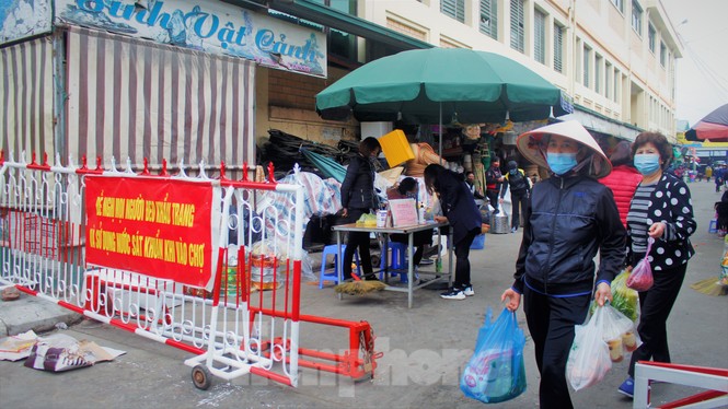 Hạ Long: cá chép tăng giá, dân dùng cá giấy tiễn ông Táo về trời - ảnh 1