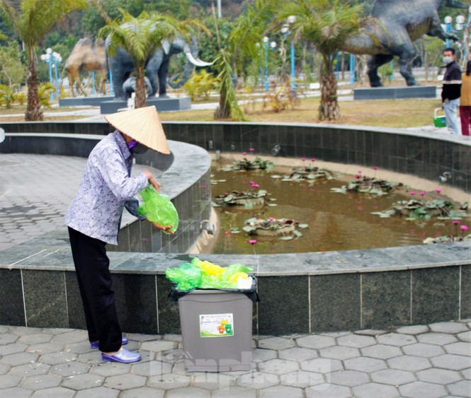 Hạ Long: cá chép tăng giá, dân dùng cá giấy tiễn ông Táo về trời - ảnh 8