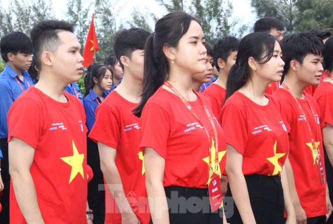 Hành trình “Tôi yêu Tổ quốc tôi” tưởng niệm các chiến sĩ Gạc Ma - ảnh 6