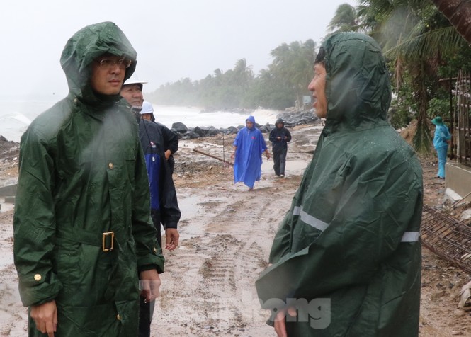 Phú Yên kiên quyết sơ tán dân an toàn trước khi bão số 6 đổ bộ - ảnh 1