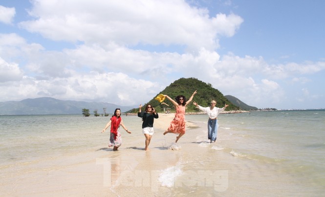 Độc đáo con đường dưới biển Khánh Hoà - ảnh 1