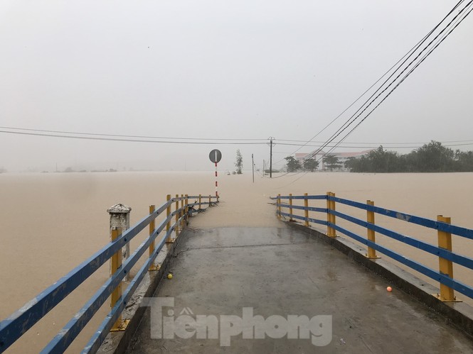 Khánh Hoà ngập lụt nhiều thôn xóm sau bão số 12 - ảnh 2