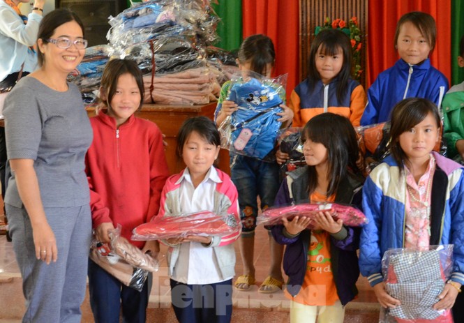 Áo ấm mùa đông cho các trò nhỏ sắp được vào Ký túc xá 115 - ảnh 1