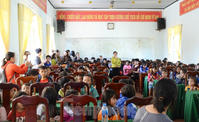 Áo ấm mùa đông cho các trò nhỏ sắp được vào Ký túc xá 115 - ảnh 4