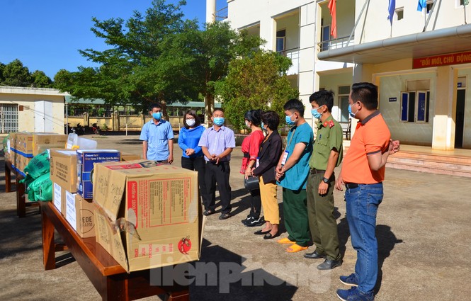 Tây Nguyên: Người dân góp quà động viên tuyến đầu phòng chống COVID-19 - ảnh 5