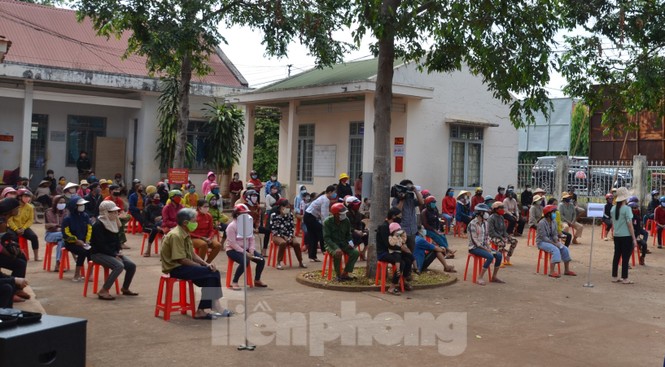 Bí thư Tỉnh ủy Đắk Lắk ủng hộ chương trình phát gạo cho dân nghèo vùng sâu - ảnh 2