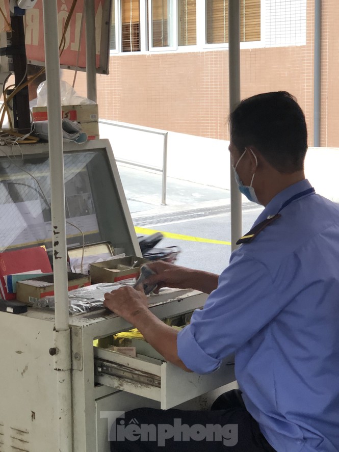 Bát nháo thu tiền gửi xe bằng thẻ từ tại bệnh viện thuộc Bộ Y tế - ảnh 2