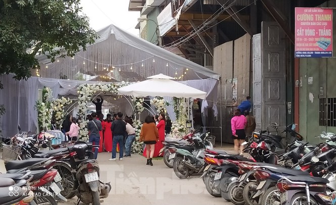 Gần Tết, Hà Nội nở rộ rạp đám cưới giữa lòng đường - ảnh 3