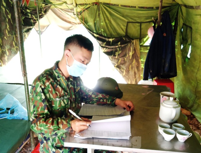 Xếp bút nghiên lên đường chống dịch - ảnh 6