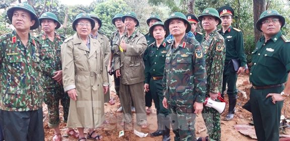 22 chiến sĩ bị vùi lấp: Bóc từng thớ đất tìm kiếm đồng đội - ảnh 7