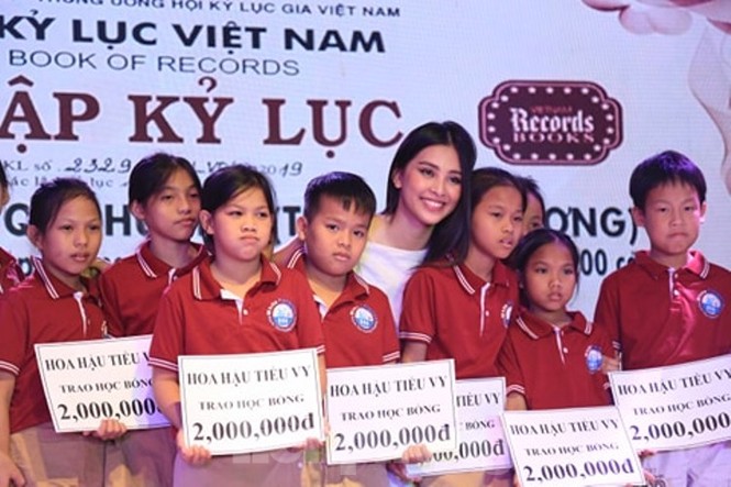 Hoa hậu Tiểu Vy truyền cảm hứng cho những mảnh đời bất hạnh ở Bình Dương - ảnh 5