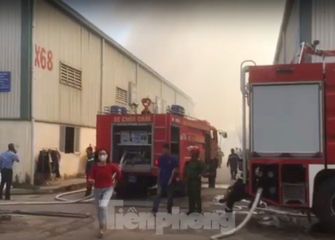 Lửa bao trùm 2 công ty ở Bình Dương khi công nhân đang ngủ trưa - ảnh 2
