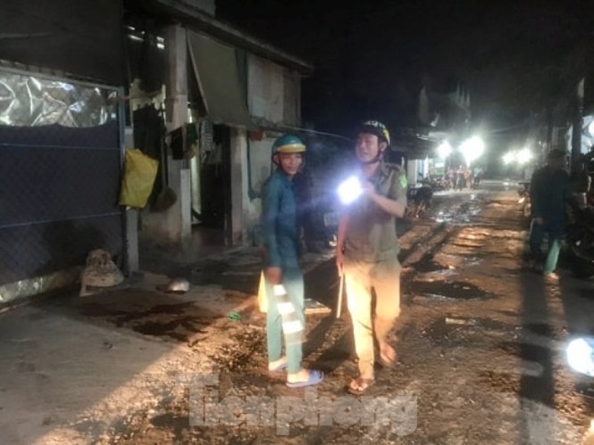 Hơn 10 thanh niên hỗn chiến trong đêm, 2 người thương vong - ảnh 1