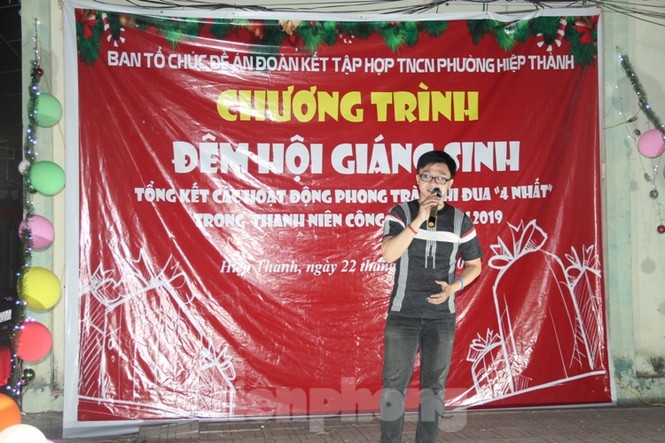 Ấm áp đêm hội giáng sinh cho thanh niên công nhân và sinh viên - ảnh 1