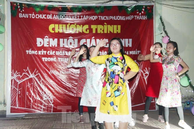 Ấm áp đêm hội giáng sinh cho thanh niên công nhân và sinh viên - ảnh 12
