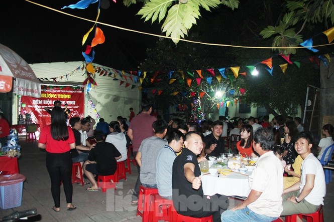 Ấm áp đêm hội giáng sinh cho thanh niên công nhân và sinh viên - ảnh 4