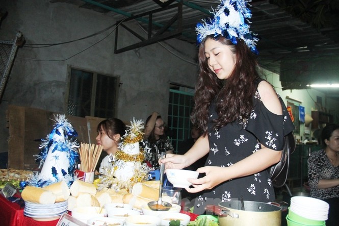 Ấm áp đêm hội giáng sinh cho thanh niên công nhân và sinh viên - ảnh 11
