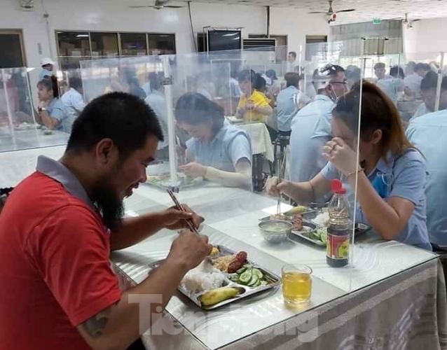 DN sáng tạo nơi ăn uống cho người lao động thời dịch COVID-19 - ảnh 2