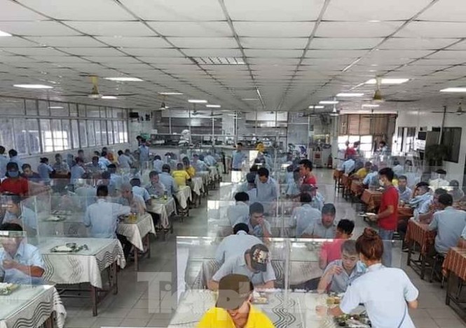DN sáng tạo nơi ăn uống cho người lao động thời dịch COVID-19 - ảnh 3