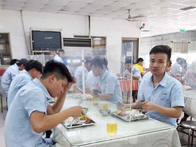 DN sáng tạo nơi ăn uống cho người lao động thời dịch COVID-19 - ảnh 1