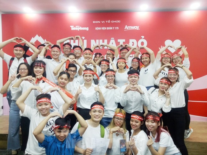 Nụ cười ‘tỏa nắng’ của các bạn trẻ tại ngày hội hiến máu Chủ nhật đỏ - ảnh 8